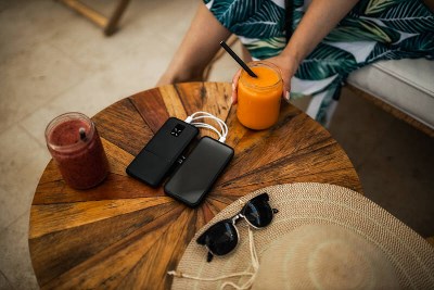 Powerbanka FIXED Zen 10 s LCD displejem a výstupem PD 20W, 10000 mAh, černá rychlé nabíjení